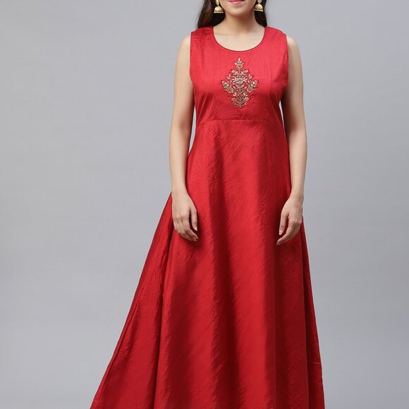 Beautiful gown - Picture 2 of 3